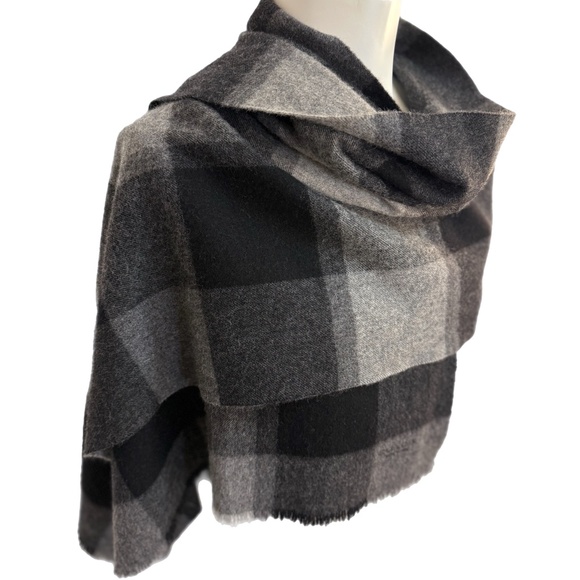 Coach Wool Cashmere Grey Plaid Scarf – Soft Winter Wrap – 70” x 20” - Picture 7 of 9